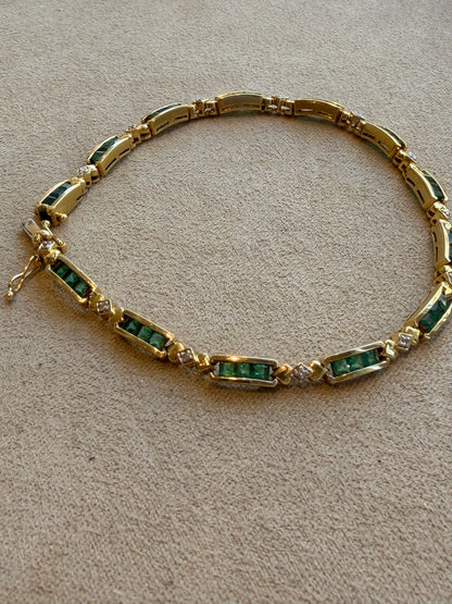 BRACELET EN OR, EMERAUDES ET DIAMANTS