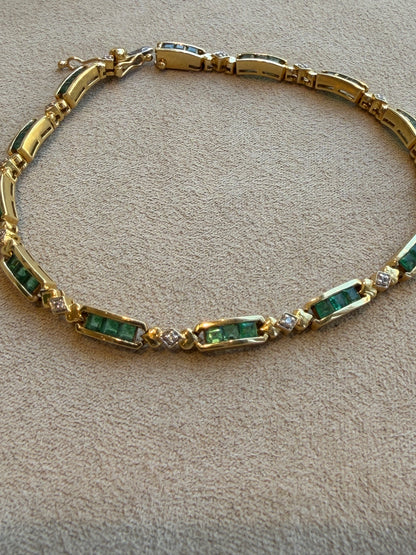 BRACELET EN OR, EMERAUDES ET DIAMANTS