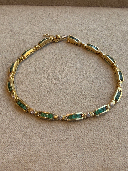 BRACELET EN OR, EMERAUDES ET DIAMANTS