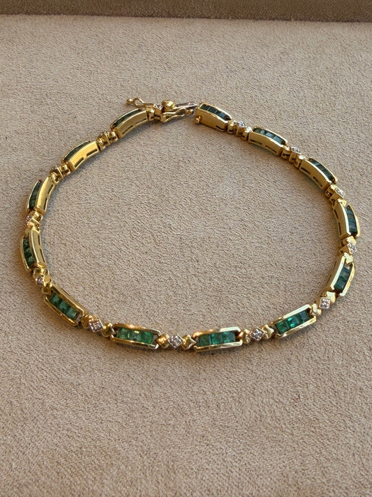 BRACELET EN OR, EMERAUDES ET DIAMANTS