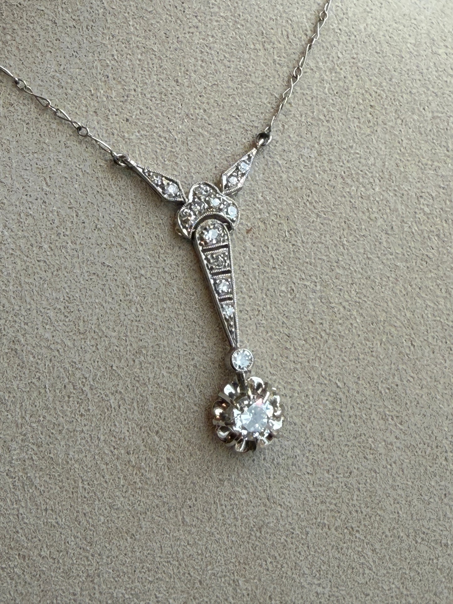 COLLIER PENDENTIF ART DECO
