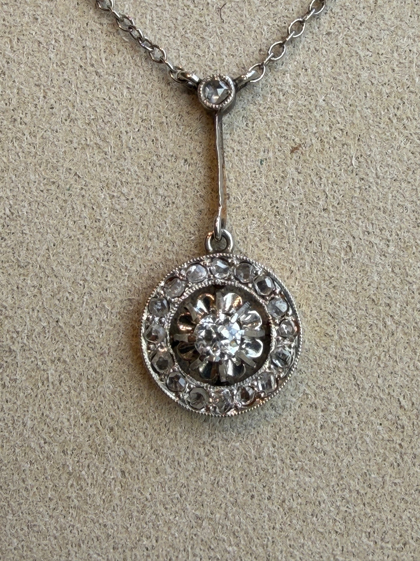 COLLIER PENDENTIF  CIBLE ART DECO