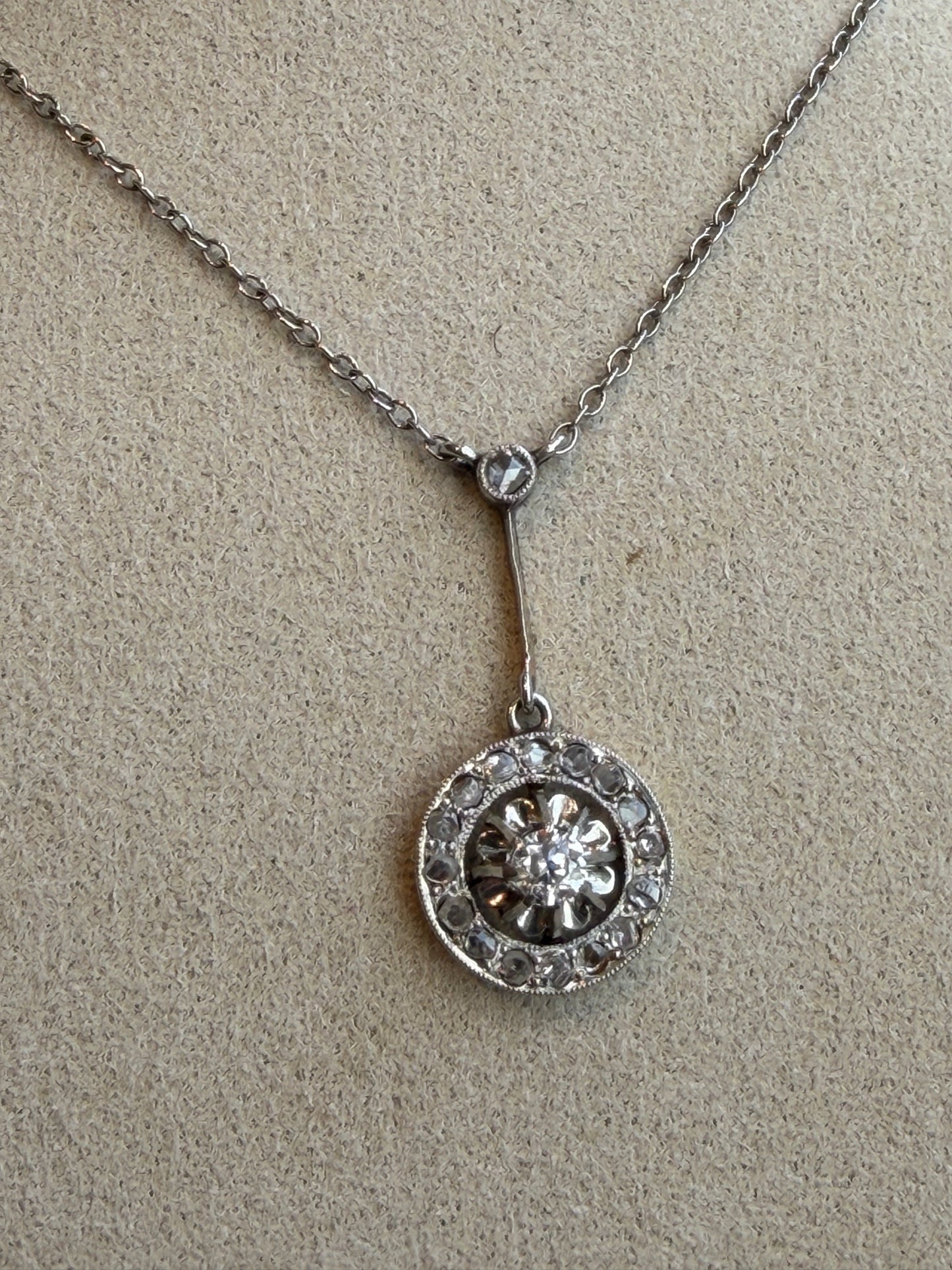 COLLIER PENDENTIF  CIBLE ART DECO