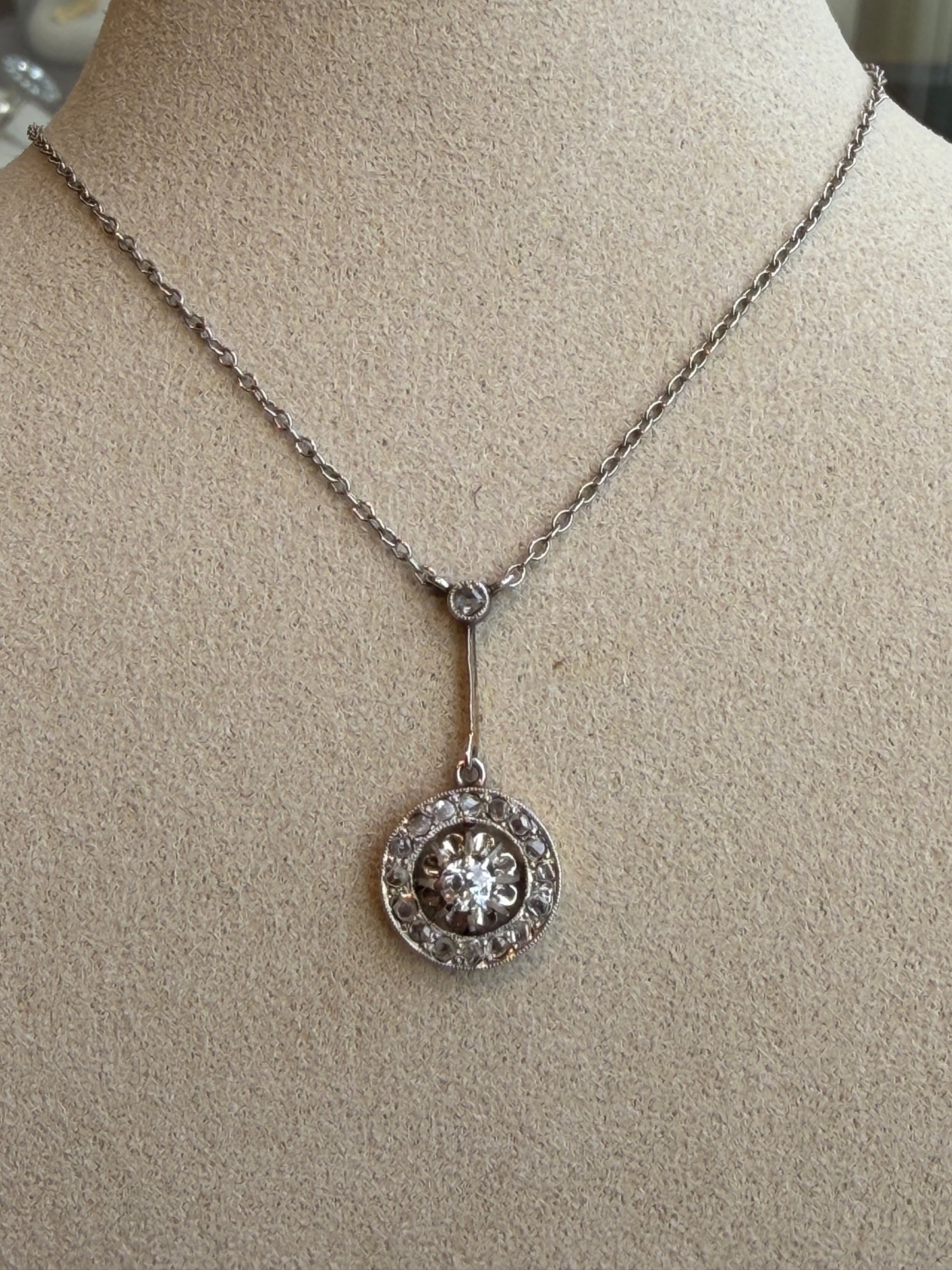 COLLIER PENDENTIF  CIBLE ART DECO