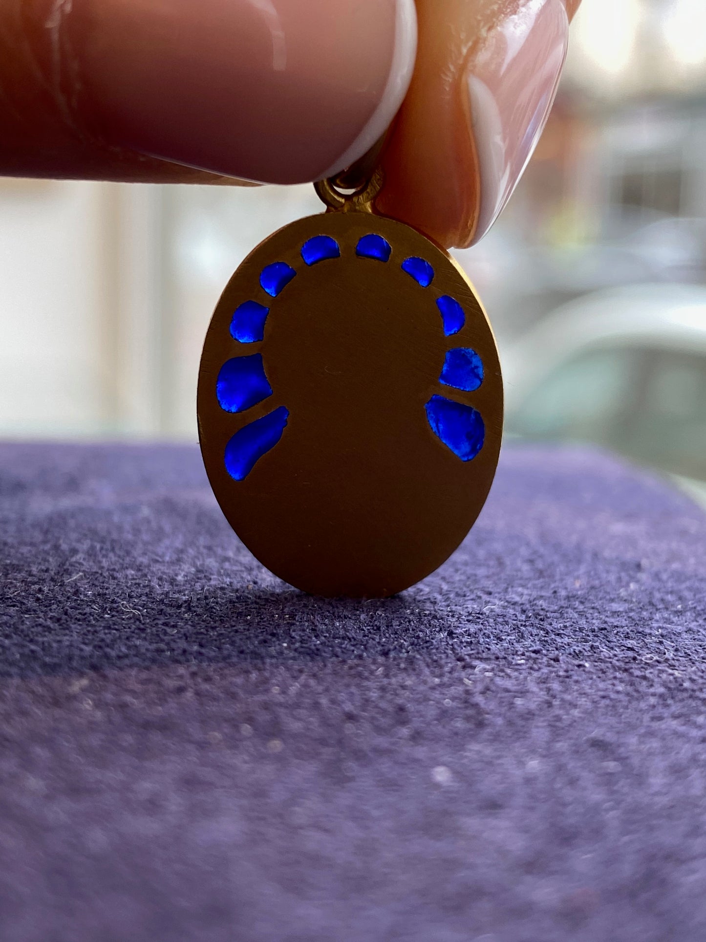 MEDAILLE DE LA VIERGE EMAUX PLIQUE A JOUR