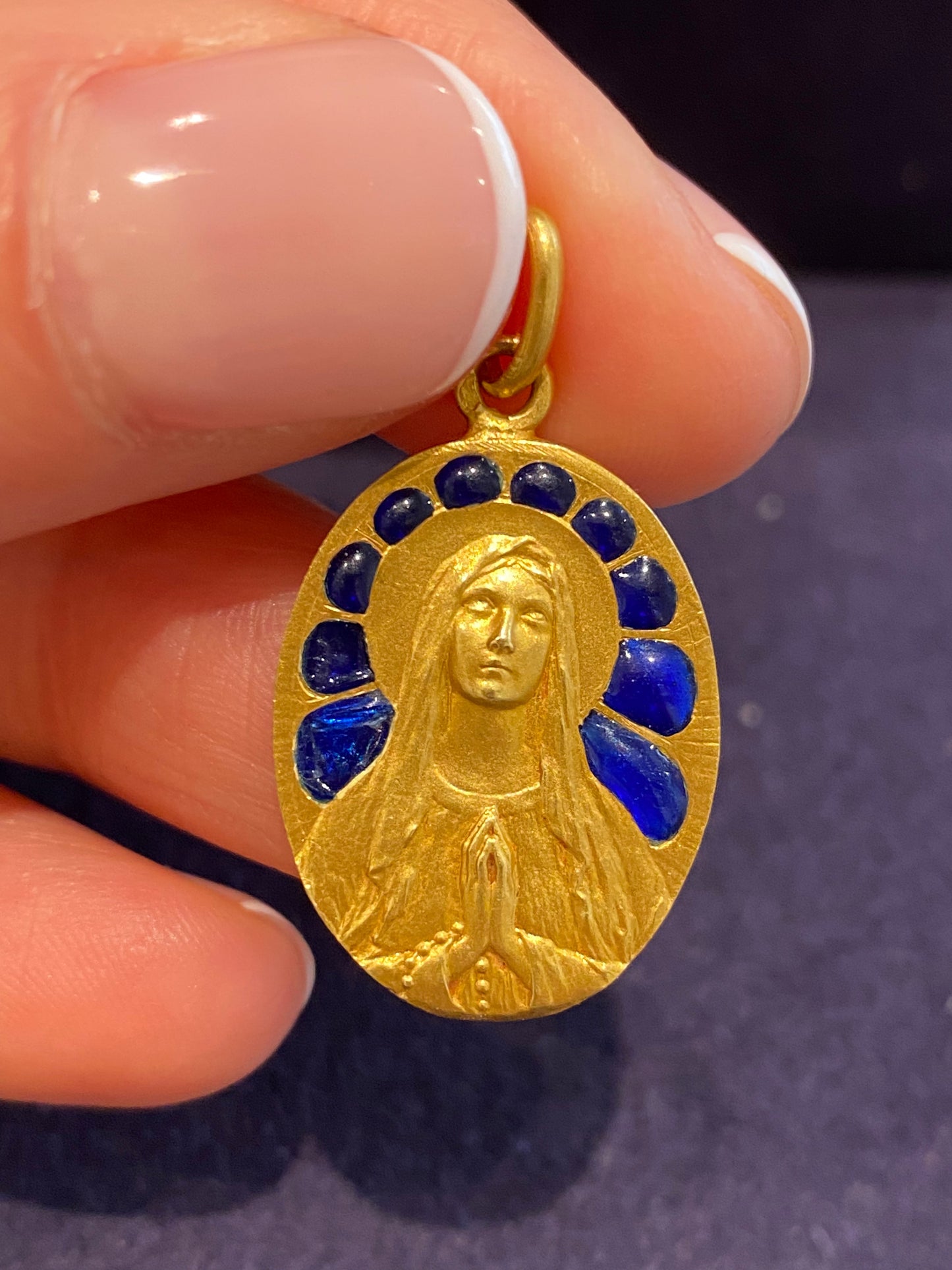 MEDAILLE DE LA VIERGE EMAUX PLIQUE A JOUR