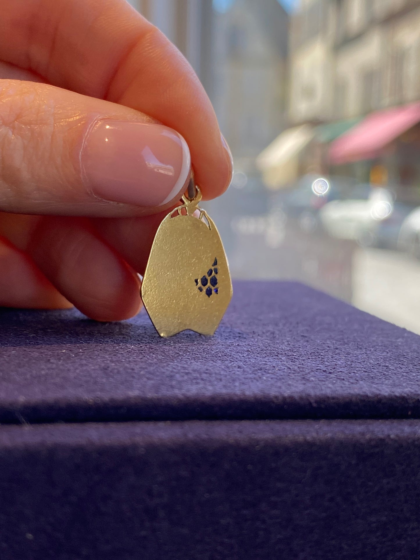 J. HOLY, MEDAILLE DE LA VIERGE EMAUX BLEUS