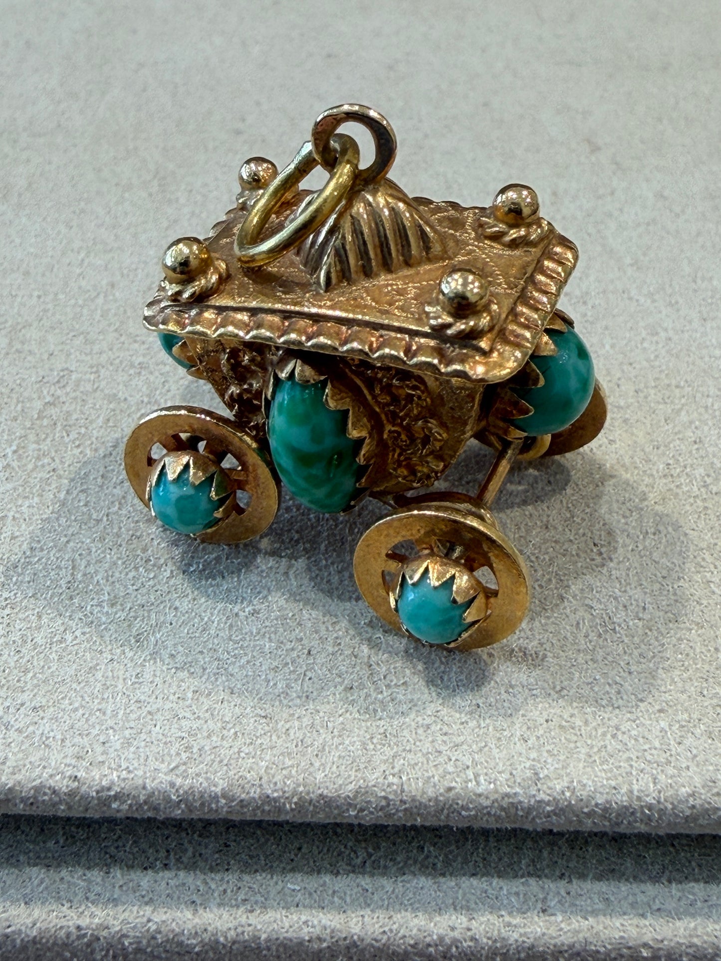CHARM MOBILE A MOTIF D'UN CARROSSE EN OR & VERRERIE