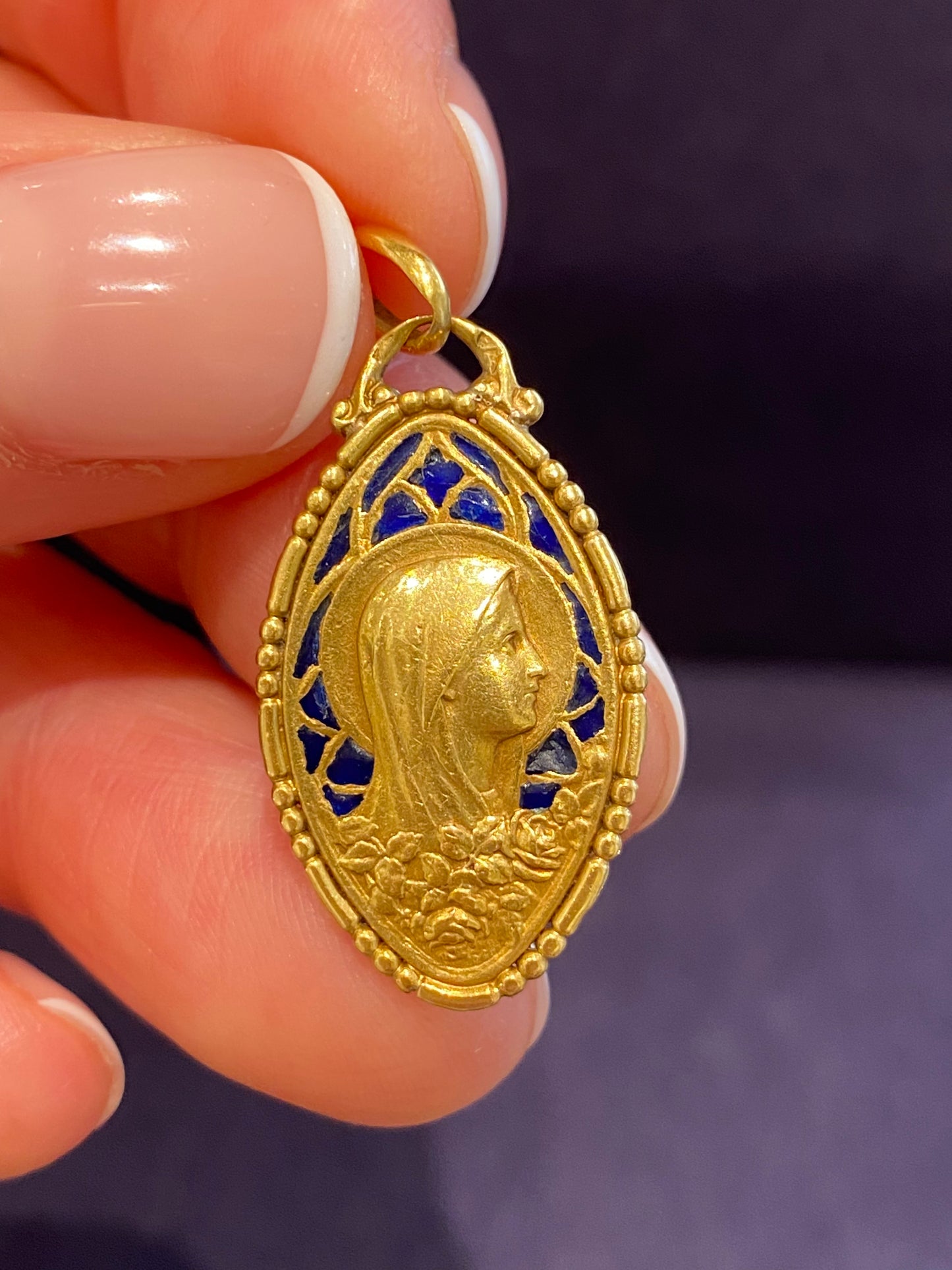 MEDAILLE DE LA VIERGE EMAUX PLIQUE A JOUR