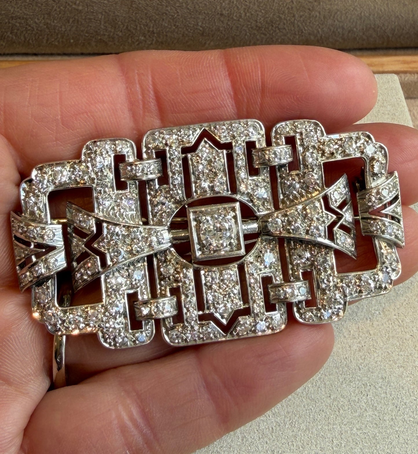 IMPORTANTE  BROCHE ART DECO  PLATINE  & DIAMANTS