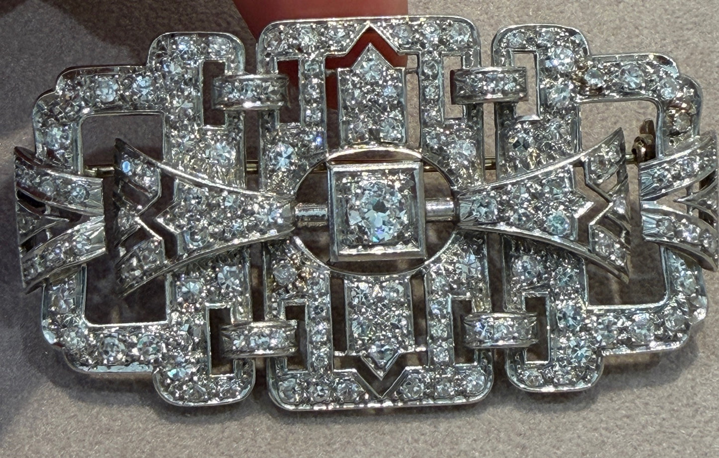 IMPORTANTE  BROCHE ART DECO  PLATINE  & DIAMANTS