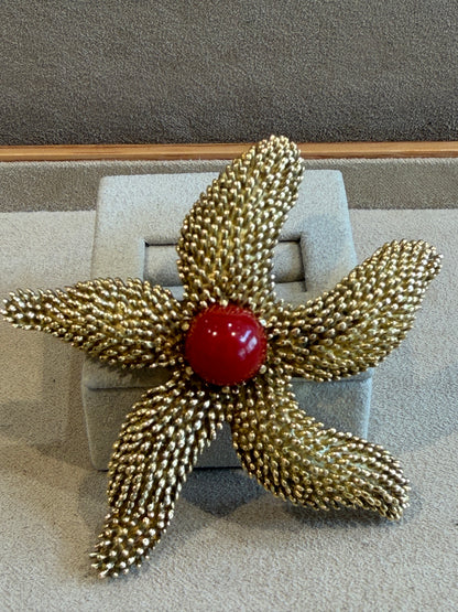 BROCHE ETOILE DE MER EN OR JAUNE 18K