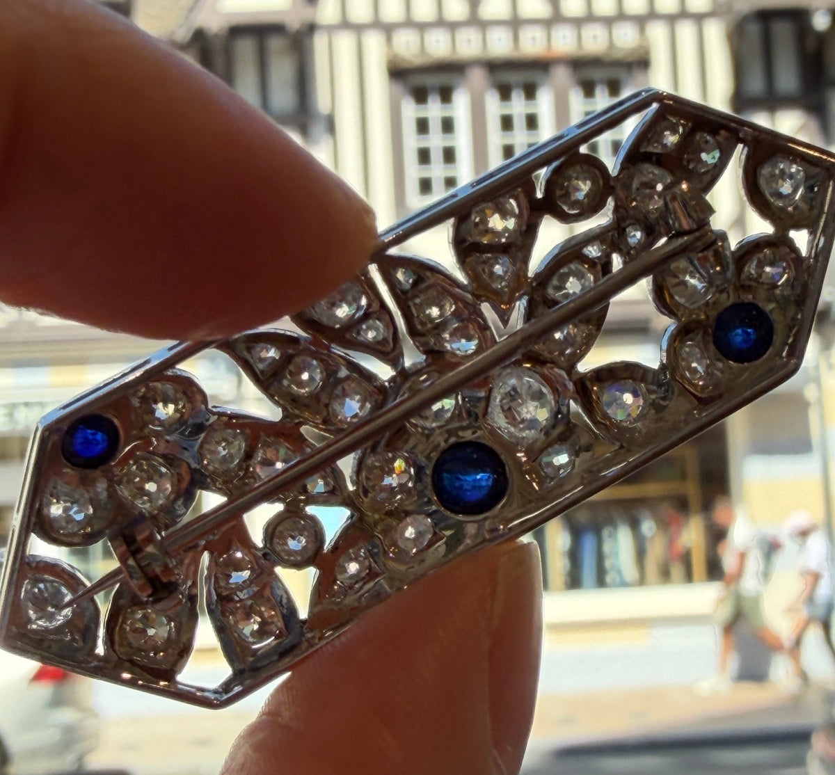 BROCHE ART DECO DIAMANTS & SAPHIRS CABOCHONS