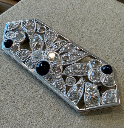 BROCHE ART DECO DIAMANTS & SAPHIRS CABOCHONS