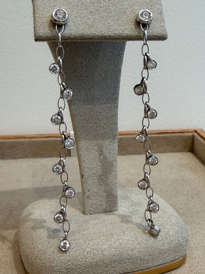 BOUCLES D'OREILLES EN OR GRIS CASCADE DE DIAMANTS