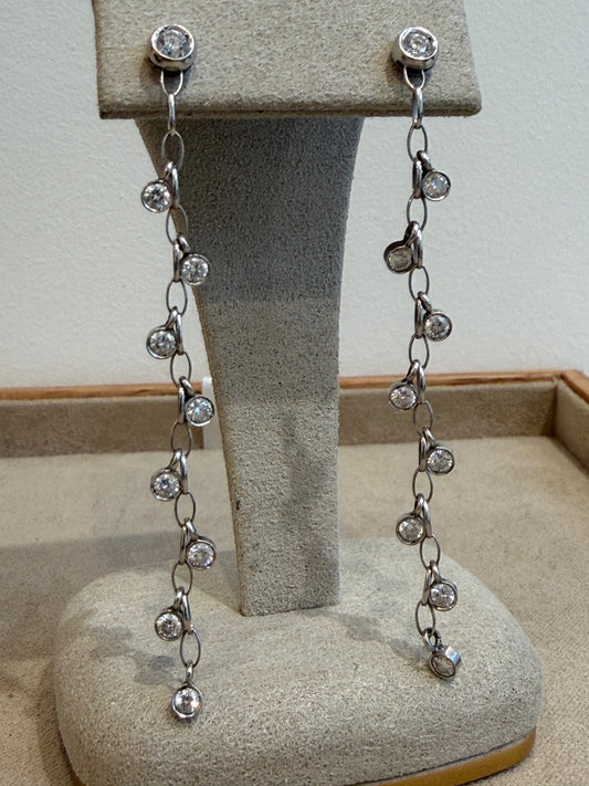BOUCLES D'OREILLES EN OR GRIS CASCADE DE DIAMANTS