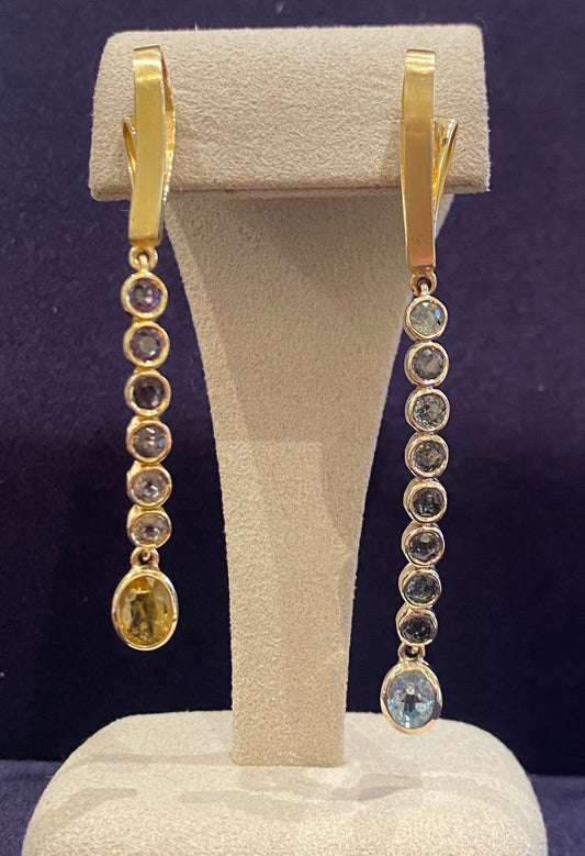 Janine Renard (1947), Motifs d'Oreilles En Or & Cascade De Saphirs multicolores