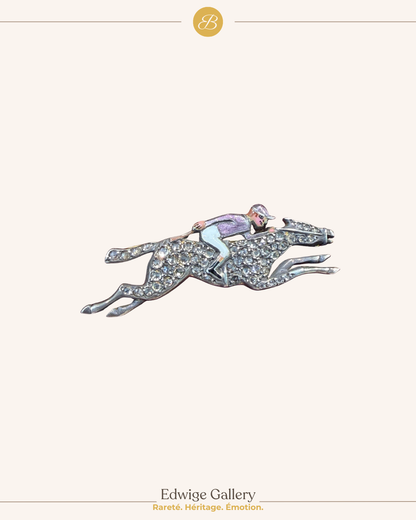 BROCHE VICTORIENNE ANCIENNE REPRESENTANT UN JOCKEY SUR SON PUR-SANG
