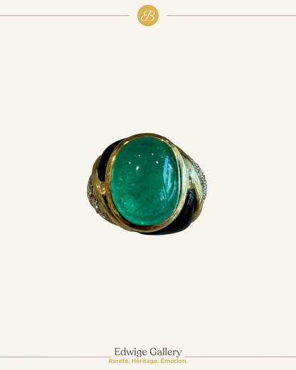 BAGUE EMERAUDE CABOCHON, DIAMANTS & EMAIL NOIR