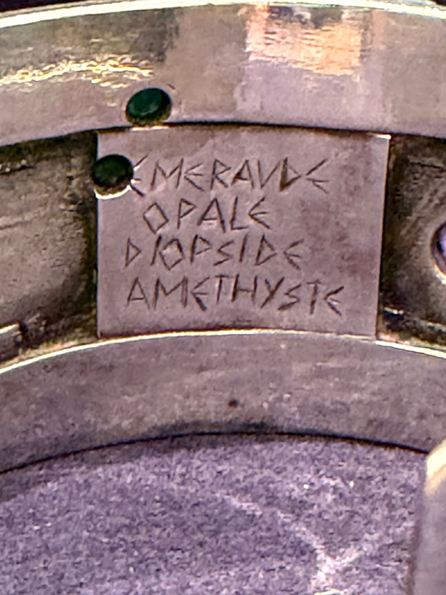 LINDA LADURNER (1957) , MANCHETTE MODERNISTE