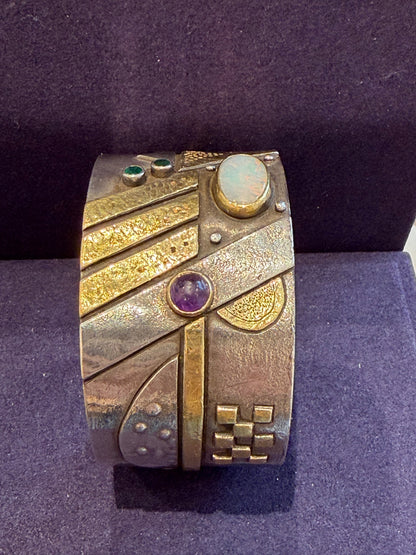 LINDA LADURNER (1957) , MANCHETTE MODERNISTE