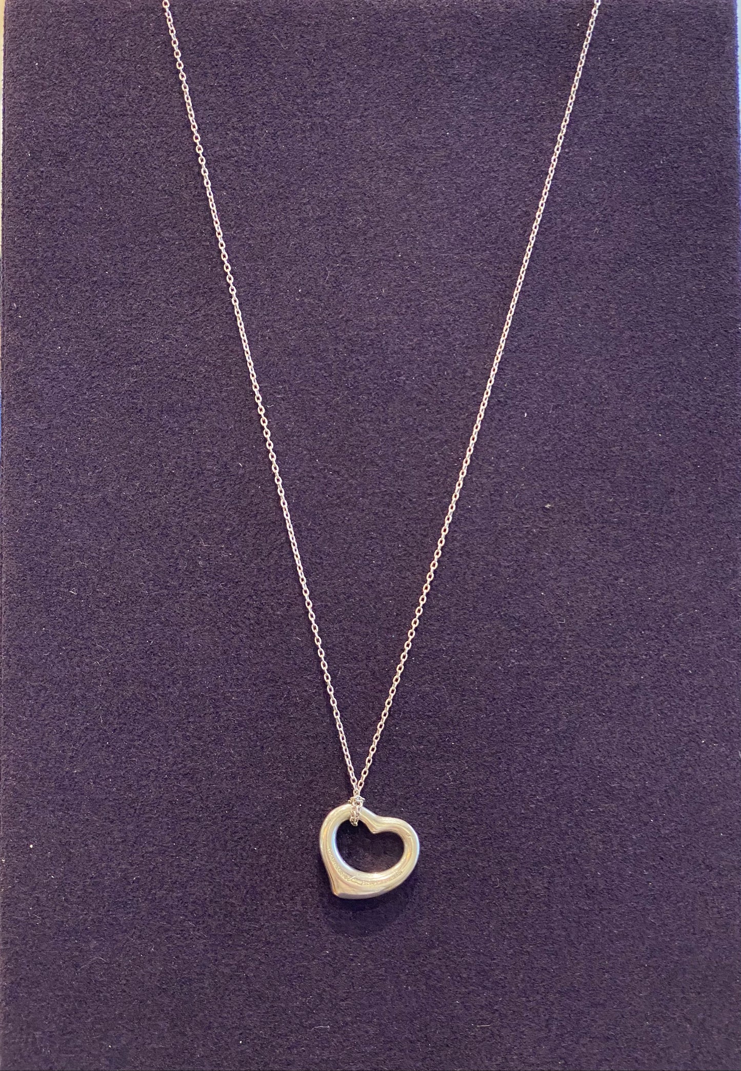 Tiffany & Co, par Elsa Peretti (1940-2021), Collier  en argent "Open heart"