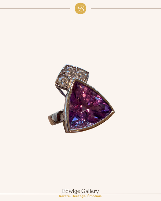 JANINE RENARD (1947), BAGUE MODERNISTE AMETHYSTE & DIAMANTS
