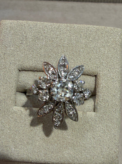 BAGUE ANCIENNE  FLEUR EN DIAMANTS