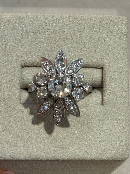 BAGUE ANCIENNE  FLEUR EN DIAMANTS