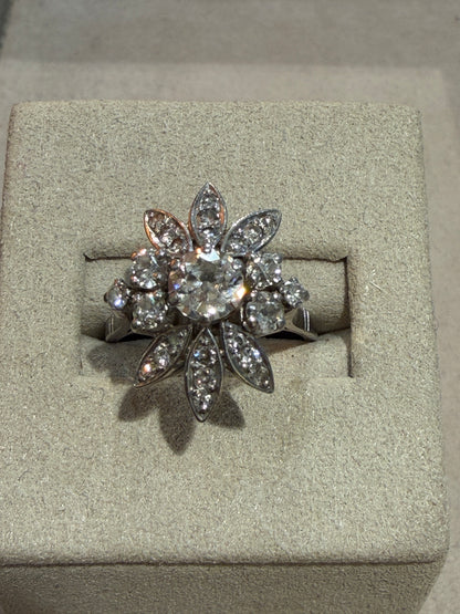 BAGUE ANCIENNE  FLEUR EN DIAMANTS