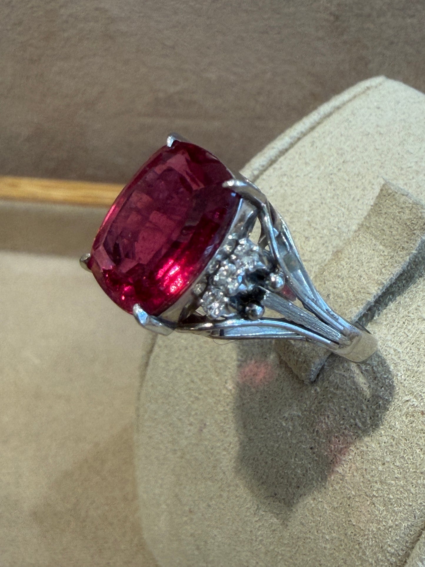 BAGUE ANCIENNE RUBELLITE & DIAMANTS