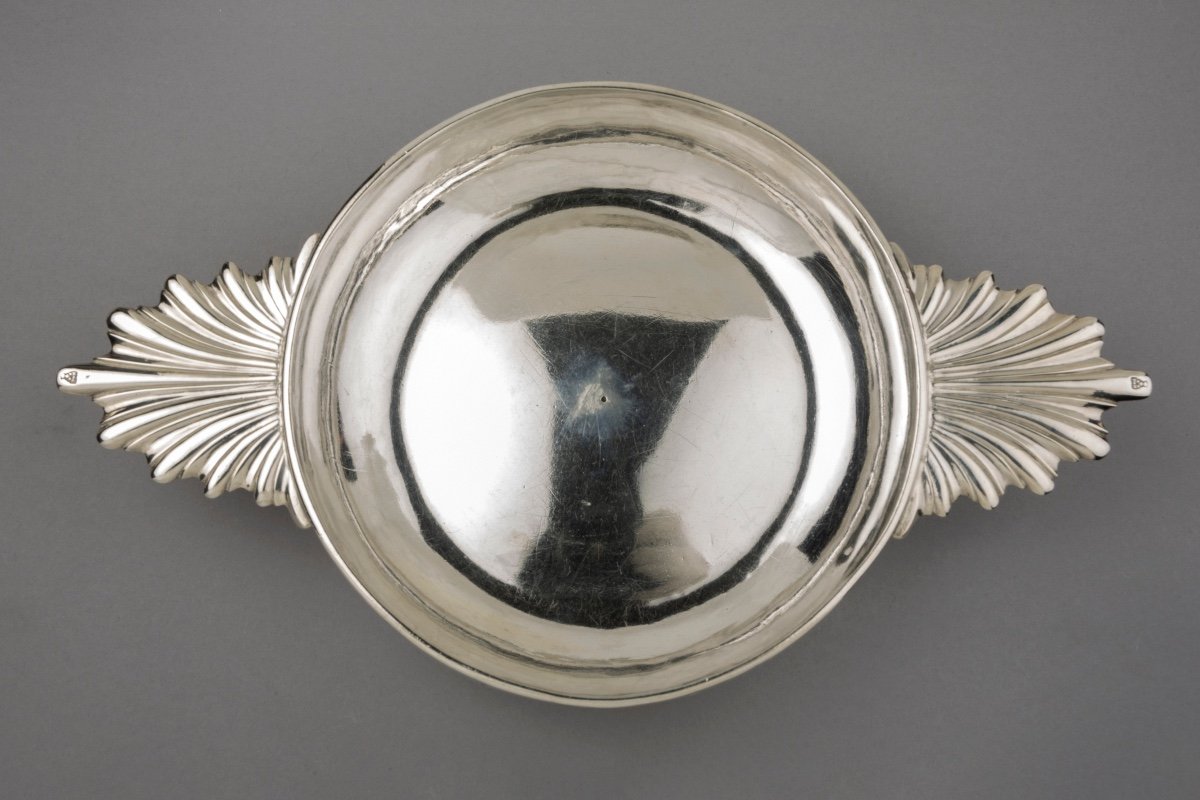 Ecuelle à oreilles en Argent, Paris, 1744-1745 Par Paul Nicard