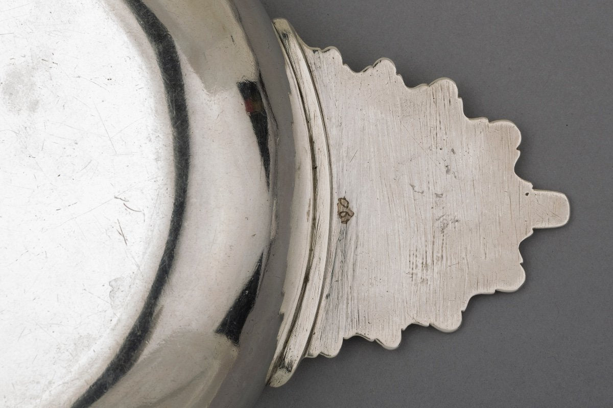 Ecuelle à oreilles en Argent, Paris, 1744-1745 Par Paul Nicard