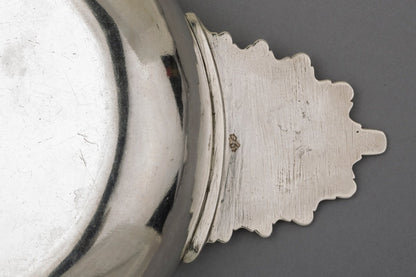 Ecuelle à oreilles en Argent, Paris, 1744-1745 Par Paul Nicard