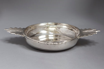 Ecuelle à oreilles en Argent, Paris, 1744-1745 Par Paul Nicard