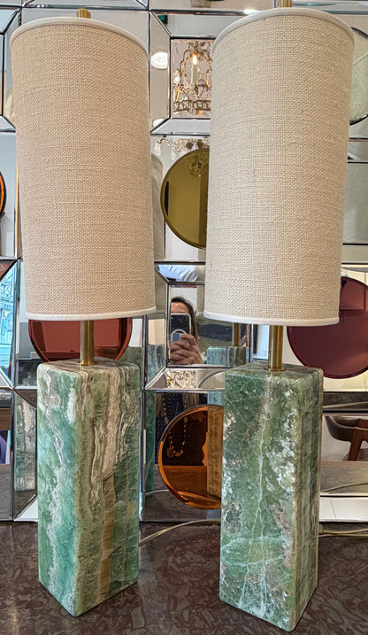 PAIRE DE LAMPES ITALIENNES EN MARBRE DU BRESIL