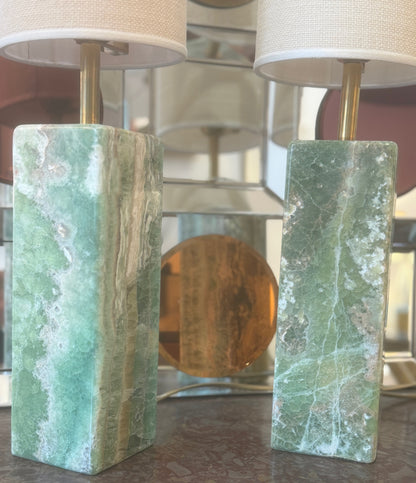 PAIRE DE LAMPES ITALIENNES EN MARBRE DU BRESIL
