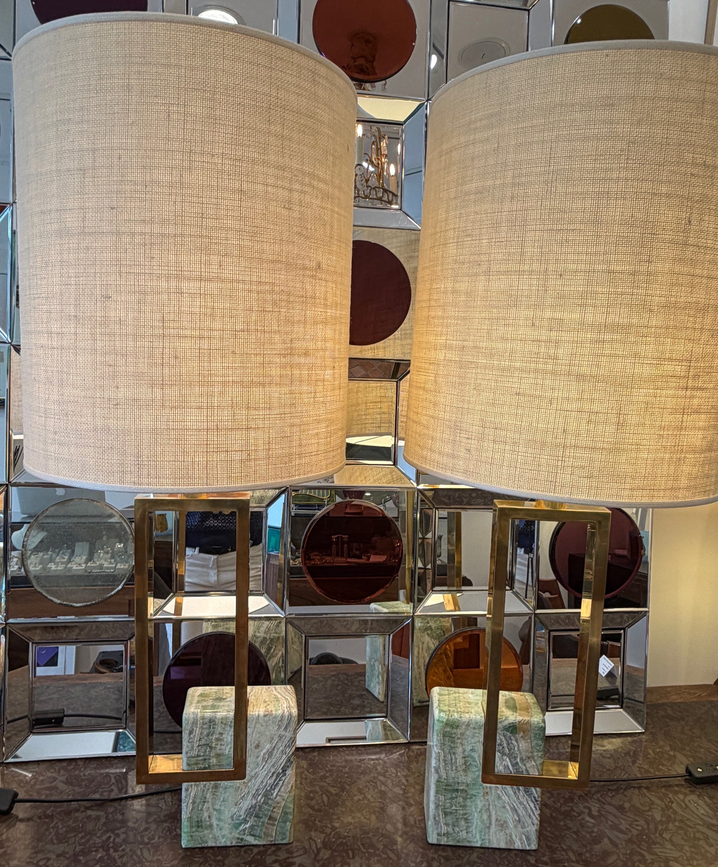 IMPORTANTE PAIRE DE LAMPES ITALIENNE EN MARBRE DU BRESIL