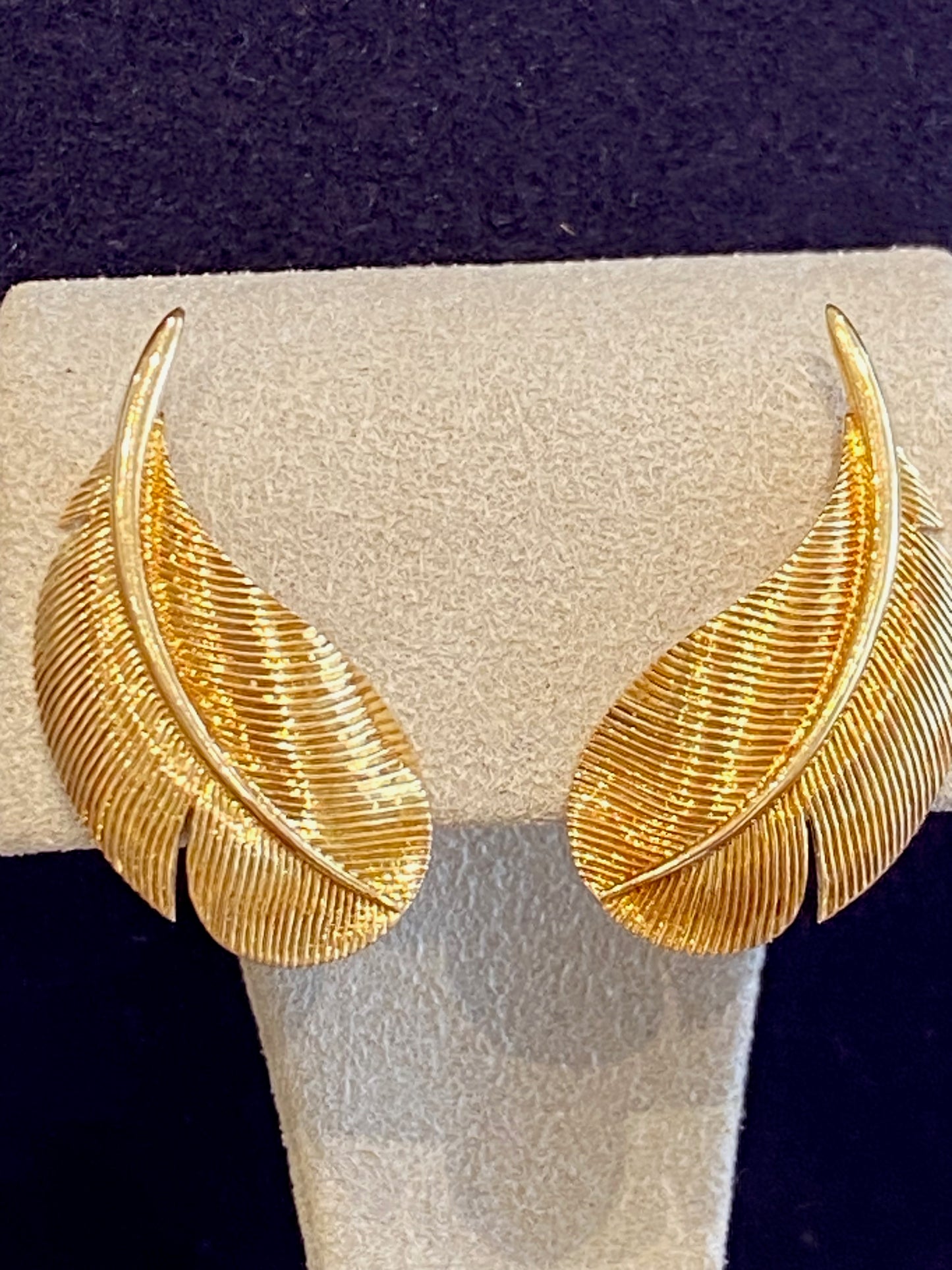 HERMES, BOUCLES D'OREILLES VINTAGE "PLUMES" EN OR