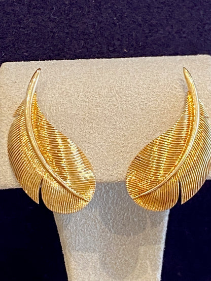 HERMES, BOUCLES D'OREILLES VINTAGE "PLUMES" EN OR