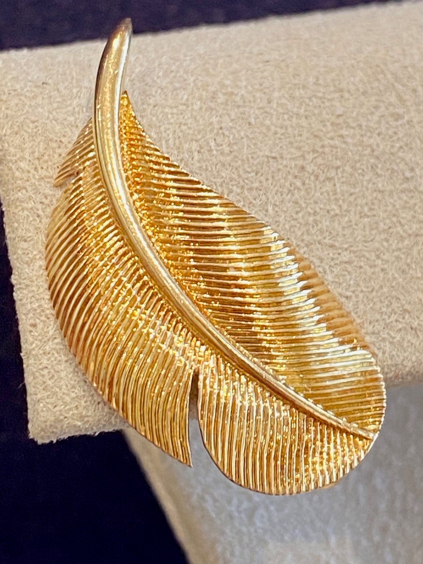 HERMES, BOUCLES D'OREILLES VINTAGE "PLUMES" EN OR