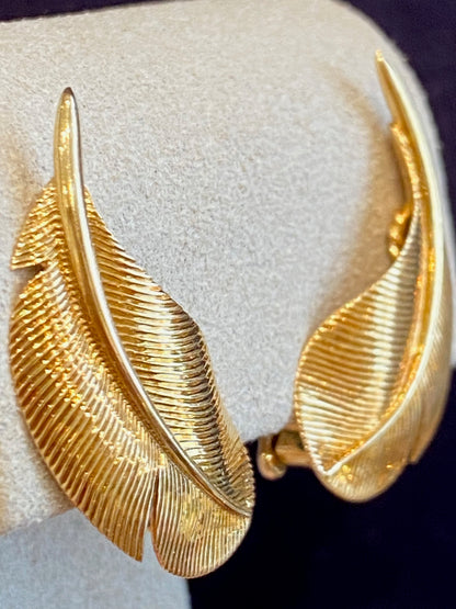 HERMES, BOUCLES D'OREILLES VINTAGE "PLUMES" EN OR