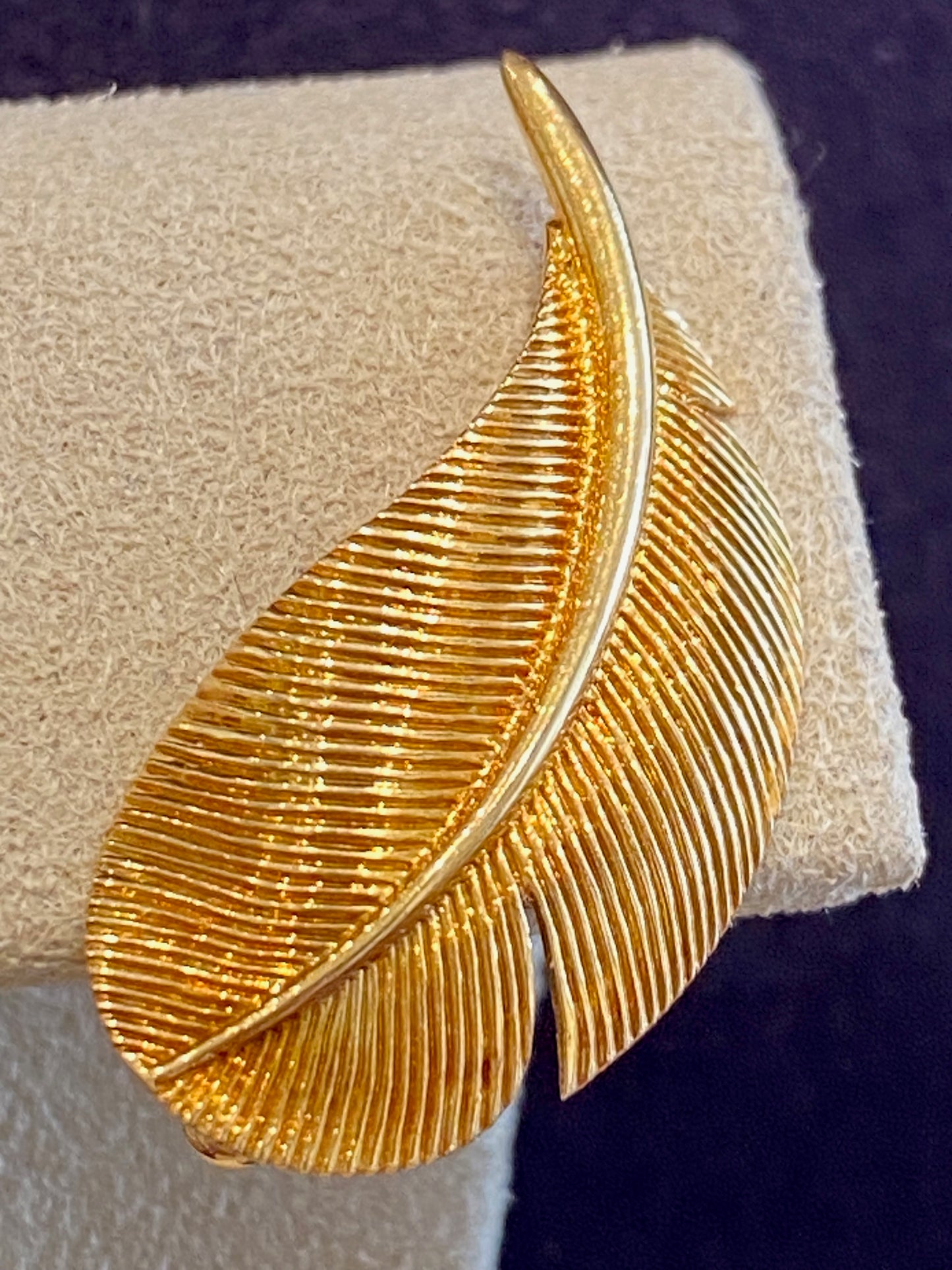 HERMES, BOUCLES D'OREILLES VINTAGE "PLUMES" EN OR