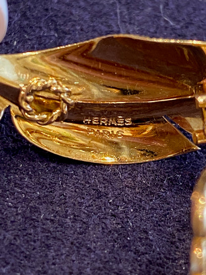HERMES, BOUCLES D'OREILLES VINTAGE "PLUMES" EN OR