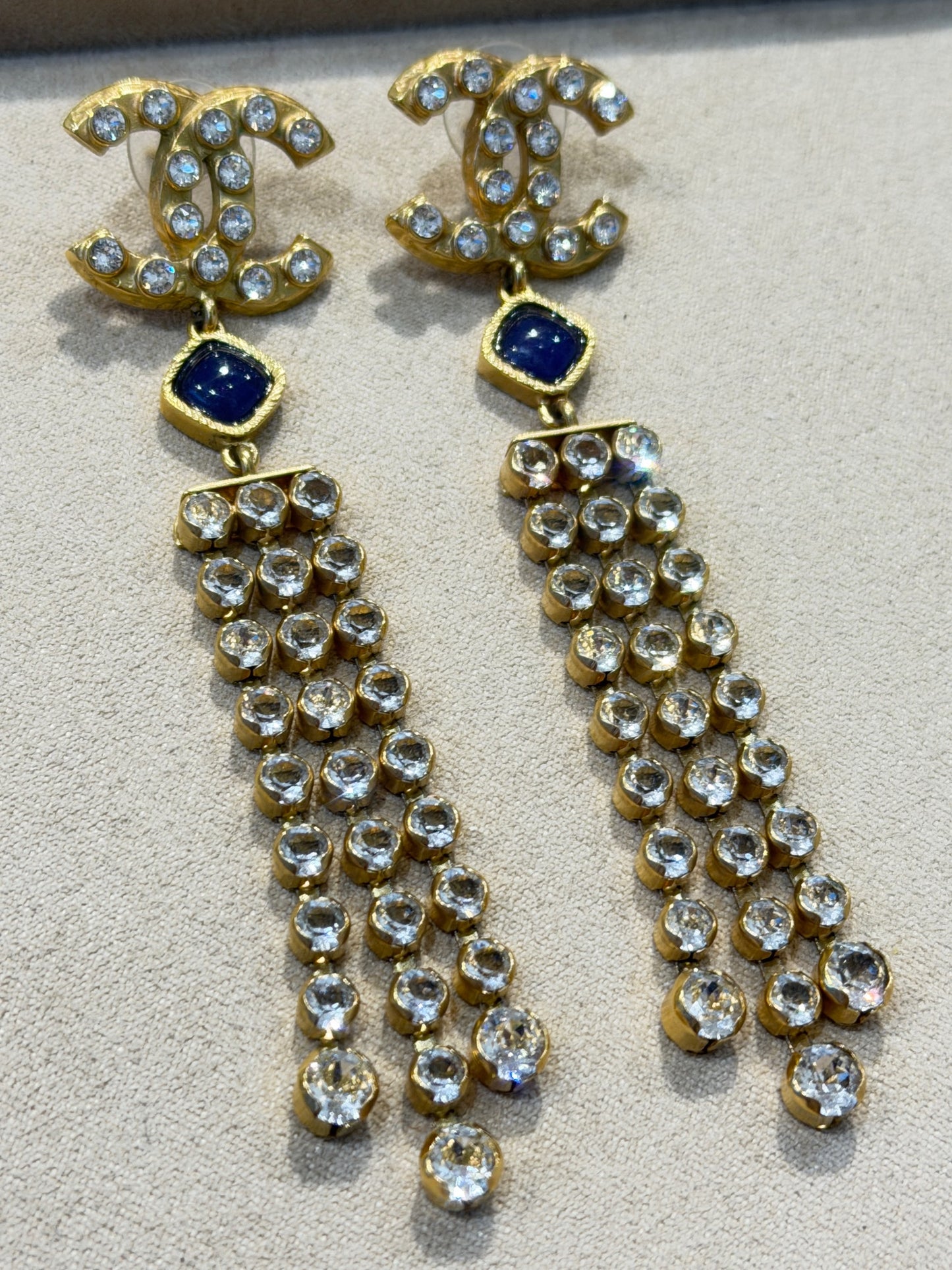 CHANEL BOUCLES D'OREILLES  CASCADE DE STRASS