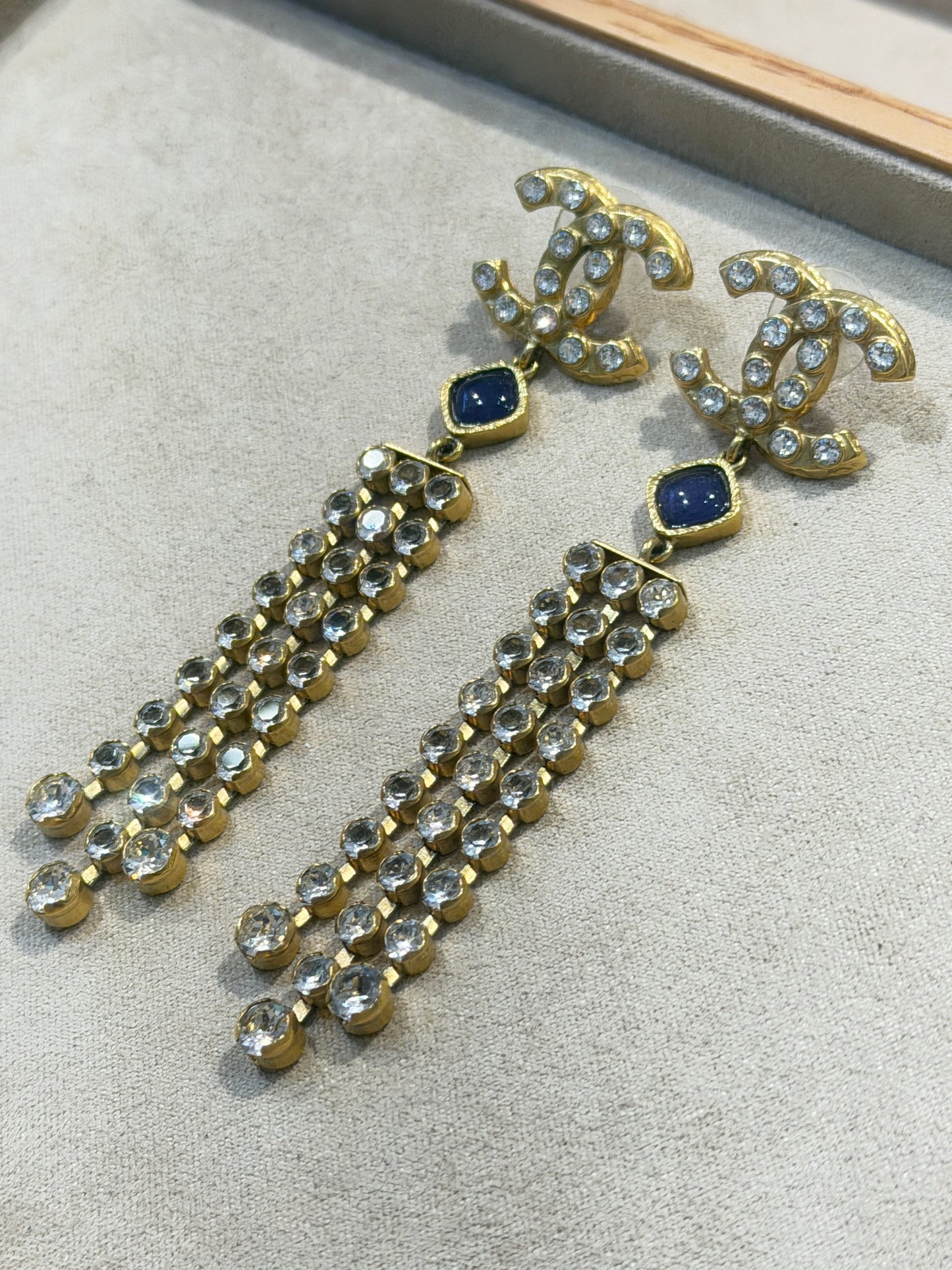 CHANEL BOUCLES D'OREILLES  CASCADE DE STRASS