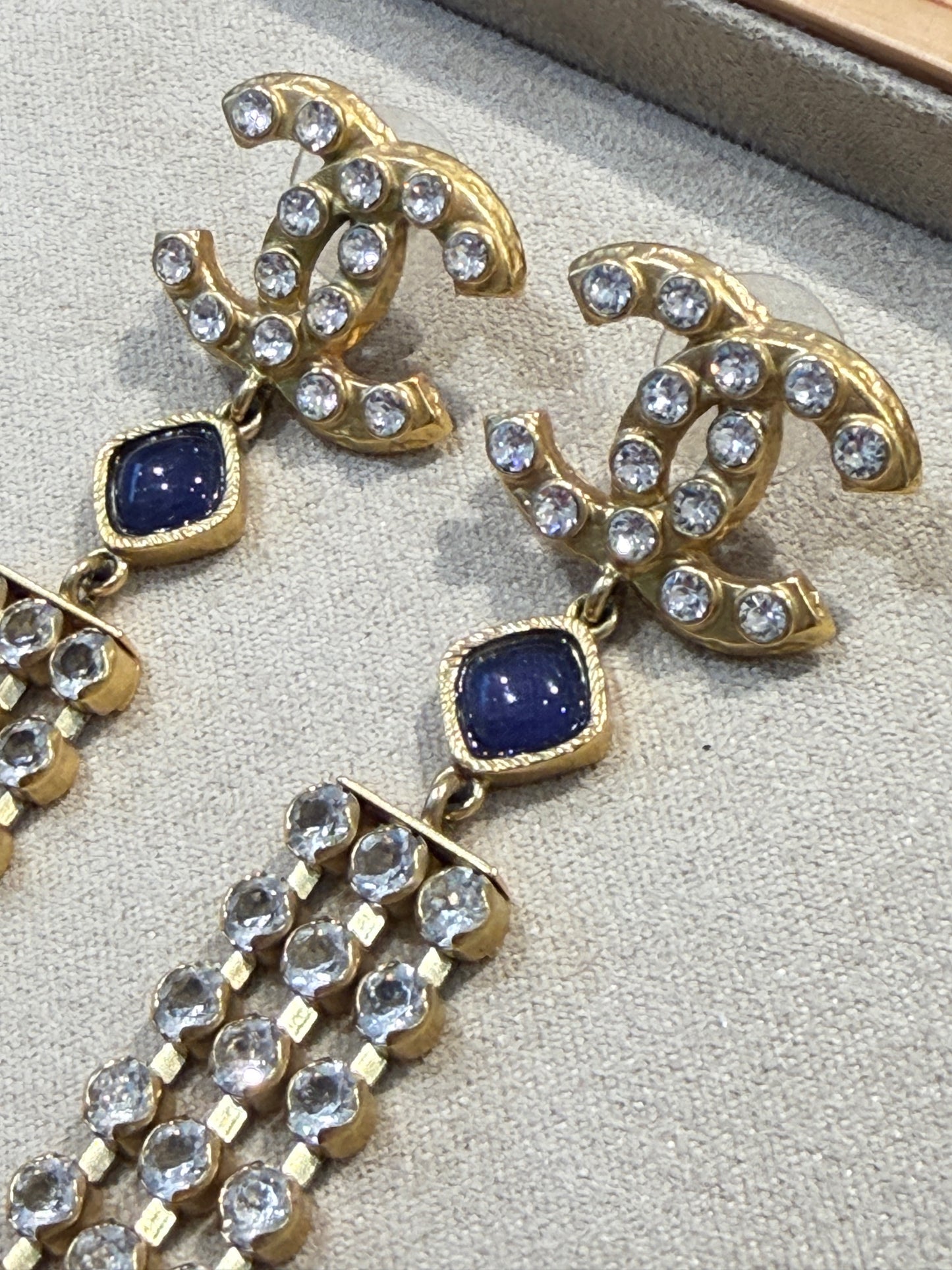 CHANEL BOUCLES D'OREILLES  CASCADE DE STRASS