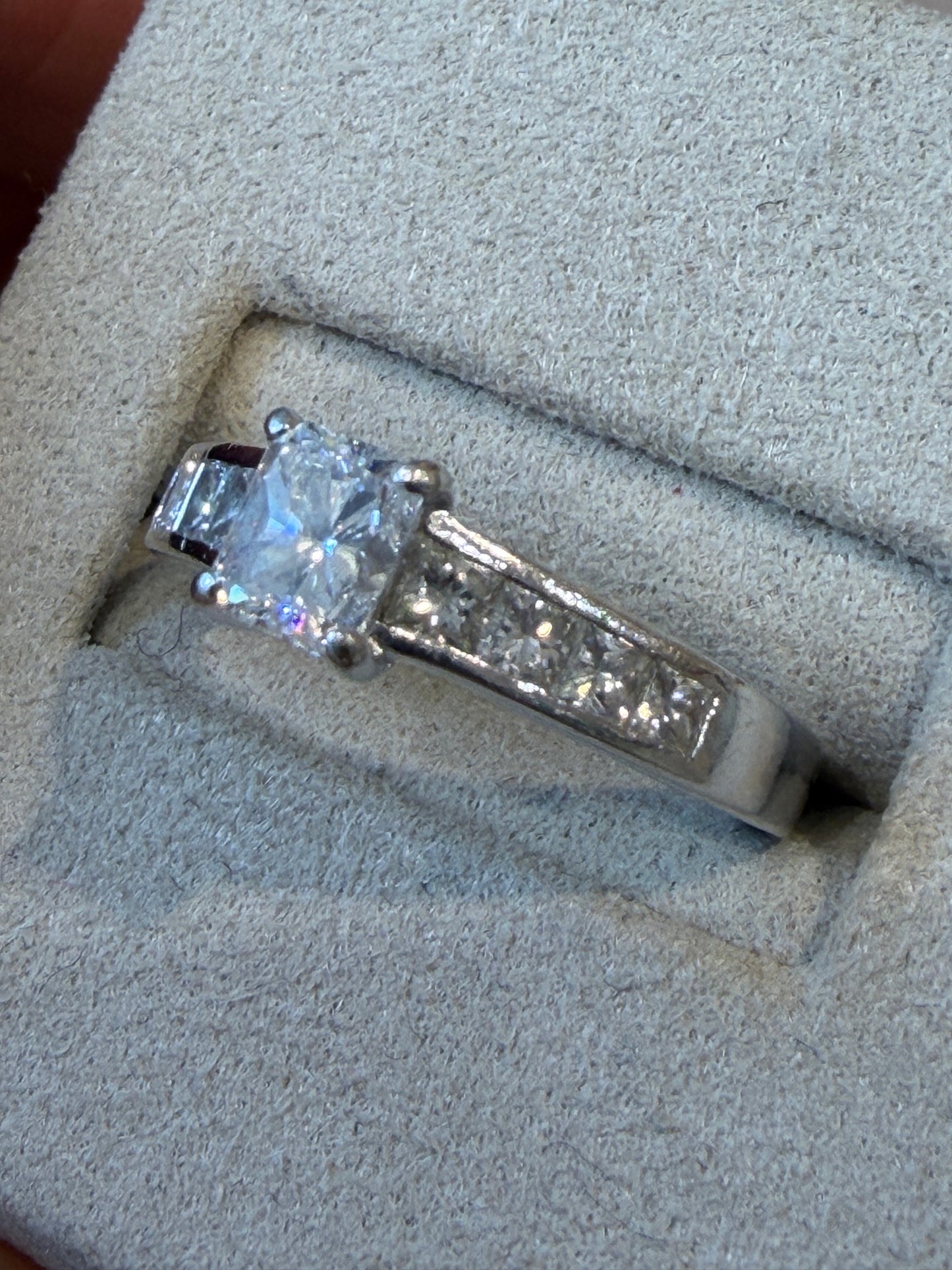 BAGUE OR GRIS & DIAMANT BLANC EXCEPTIONNELLE