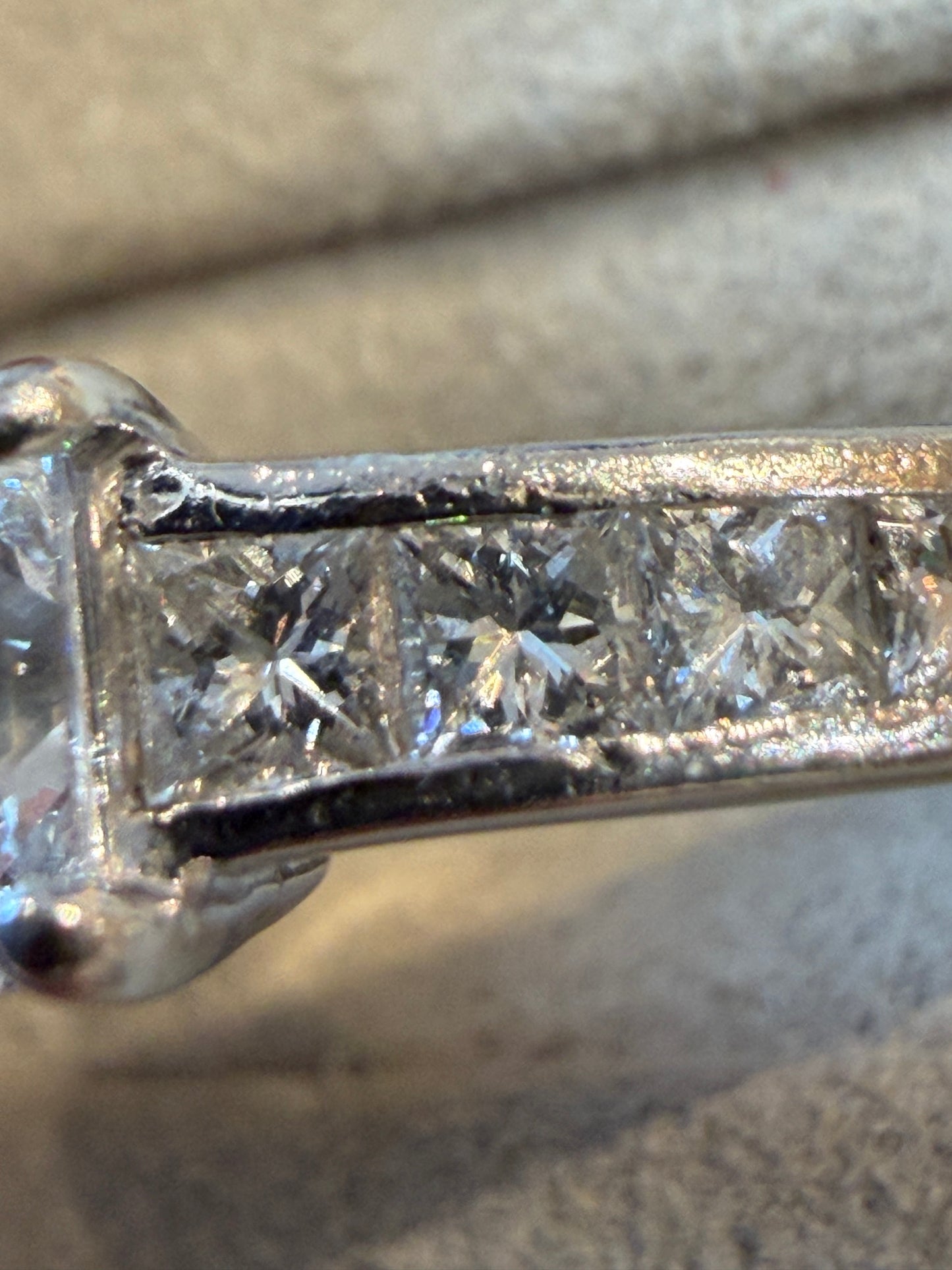 BAGUE OR GRIS & DIAMANT BLANC EXCEPTIONNELLE
