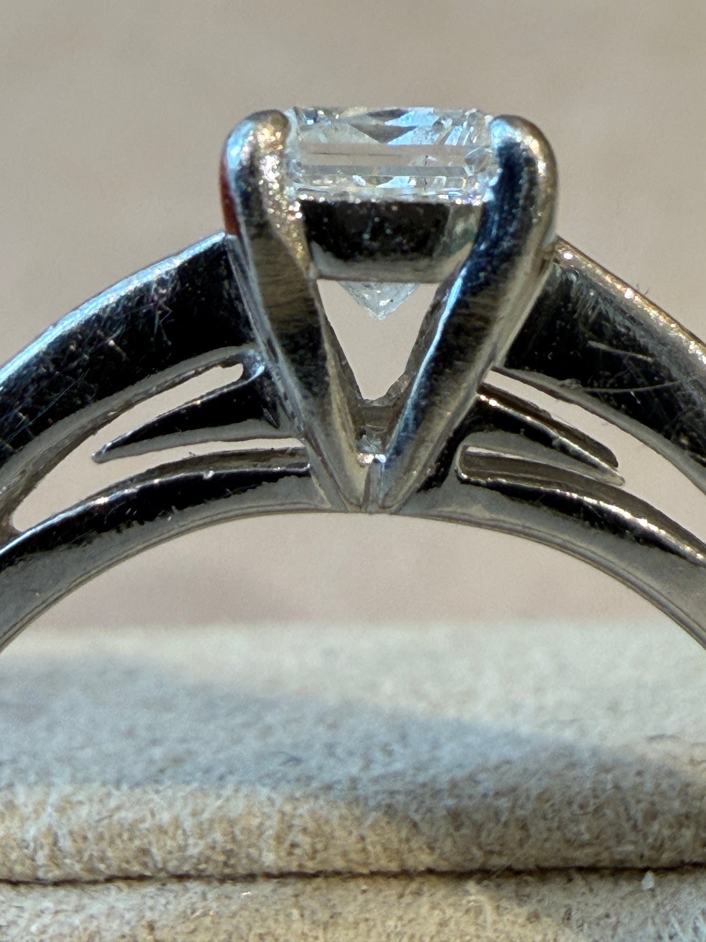BAGUE OR GRIS & DIAMANT BLANC EXCEPTIONNELLE